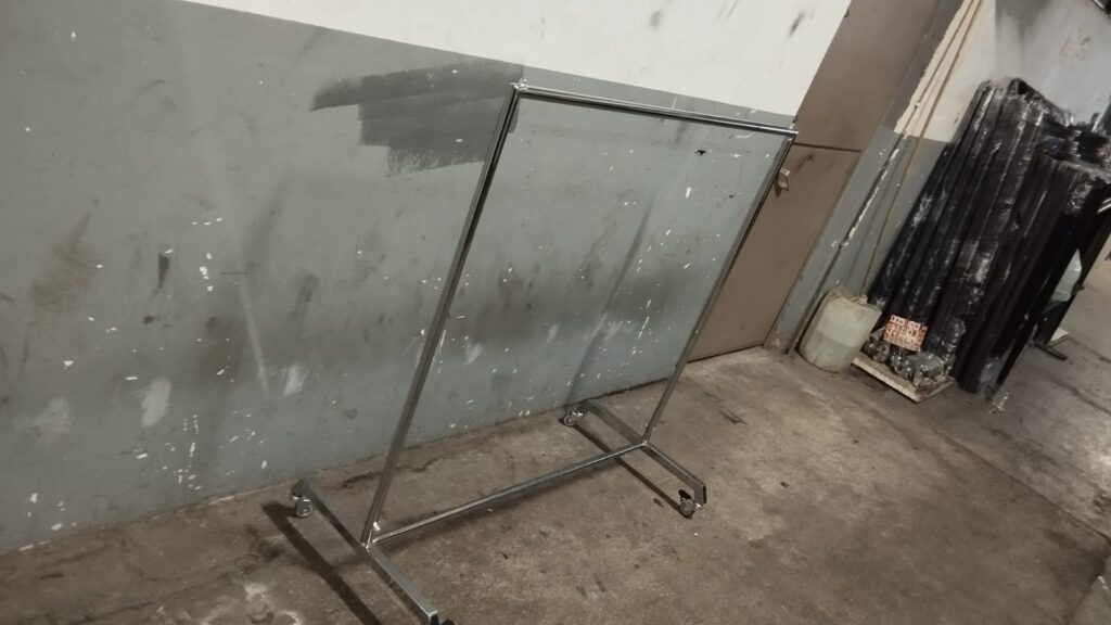 Tekerlekli Tekli Askılık (Krom) Modelleri