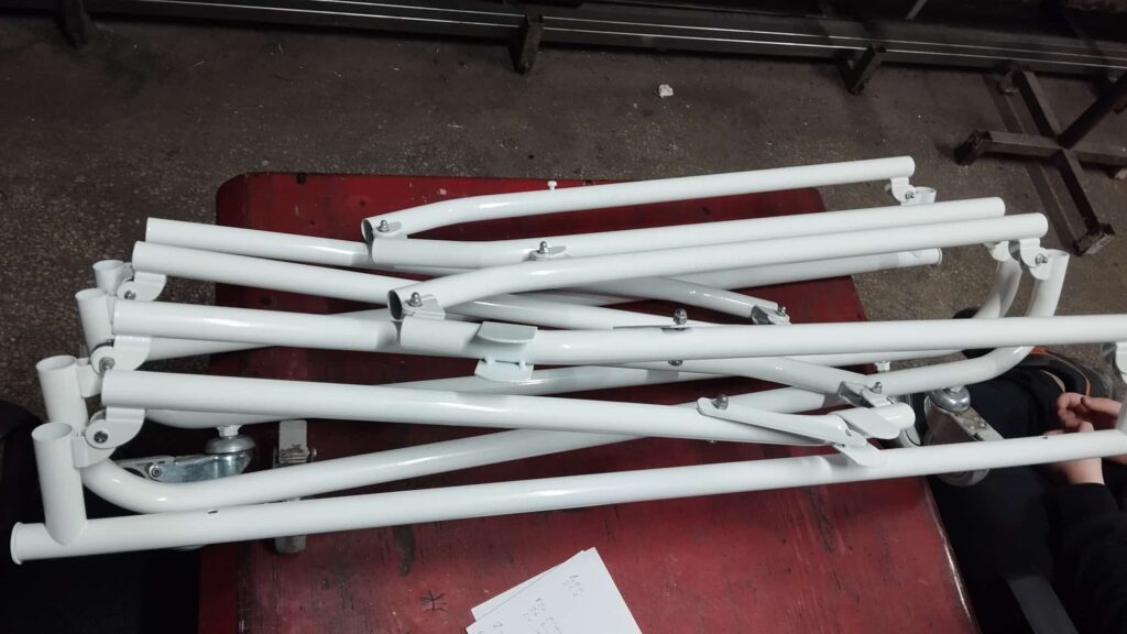 Mağaza askı standıMetal giysi askılığı

Butik askı rafı

Showroom askı sistemi

Endüstriyel tarz elbise askılığı